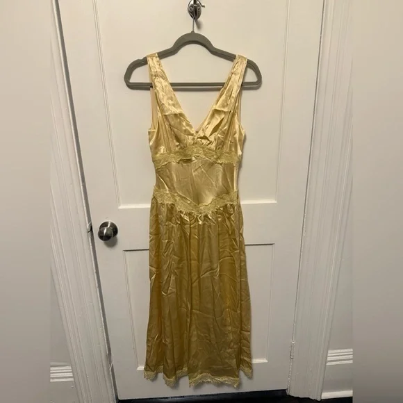 Reformation Stasia Dress - Picture 2 of 3